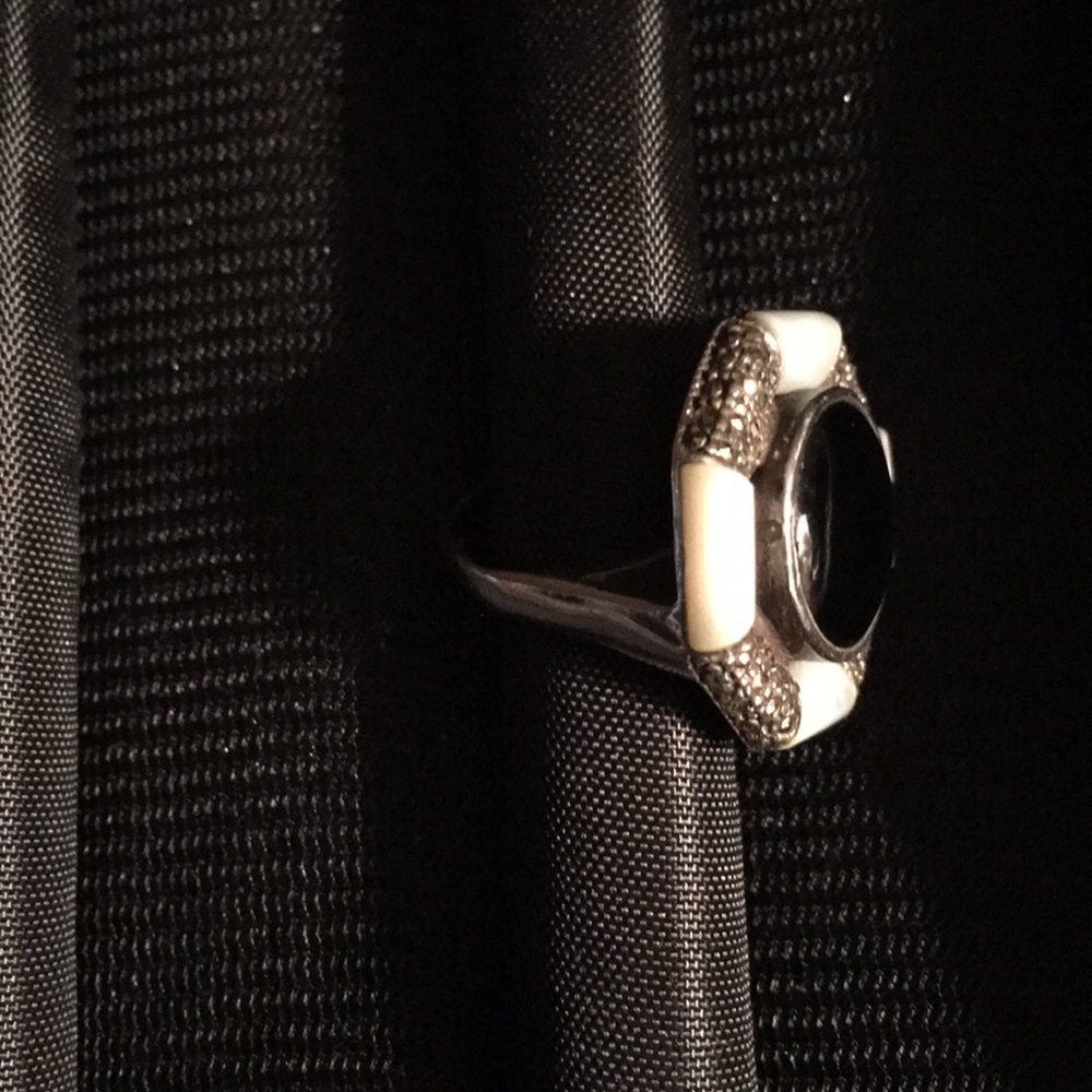 Ring - Picture 2 of 2